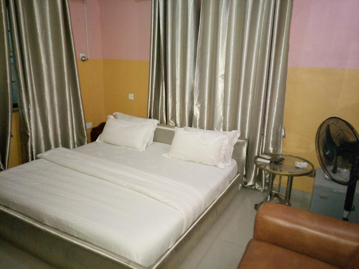 Glorious Hotel & Suites Ikotun Ngoại thất bức ảnh