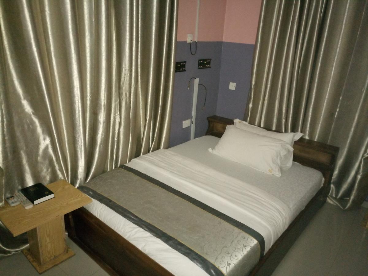Glorious Hotel & Suites Ikotun Ngoại thất bức ảnh