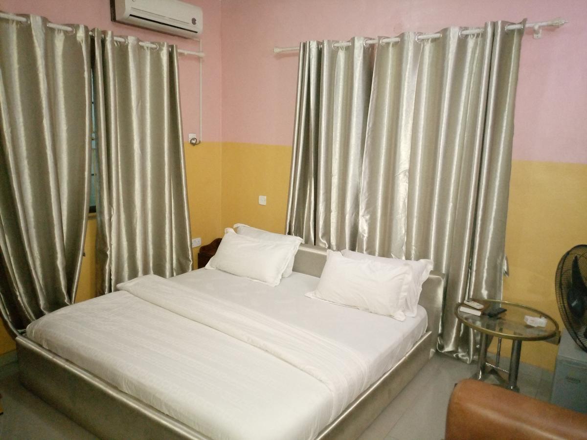 Glorious Hotel & Suites Ikotun Ngoại thất bức ảnh